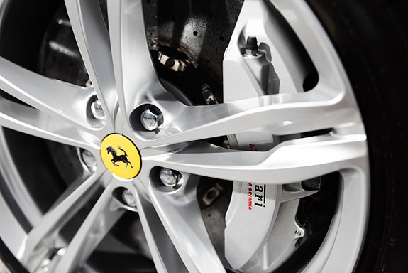 Ferrari Lusso 23 of 25