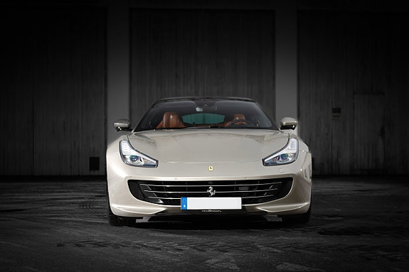 Ferrari Lusso 4 of 25