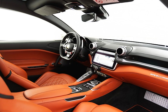 Ferrari Lusso 9 of 25