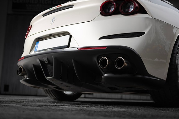 Ferrari Lusso 6 of 25