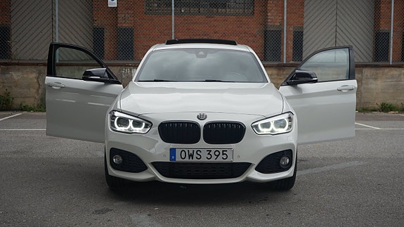 BMW 125i 4 of 21