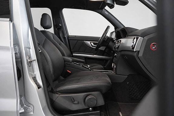 Mercedes-Benz GLK220 11 of 25