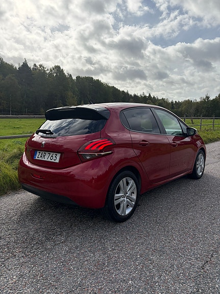 Peugeot 208 11 of 24