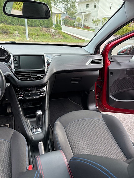 Peugeot 208 8 of 24