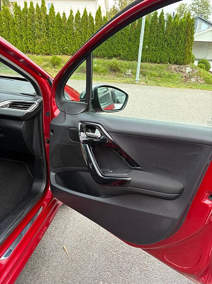 Peugeot 208 23 of 24