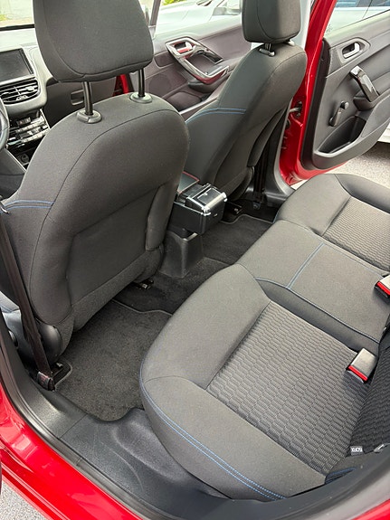 Peugeot 208 20 of 24