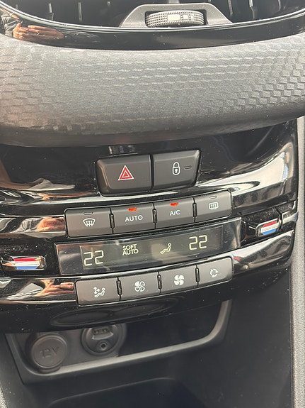 Peugeot 208 13 of 24