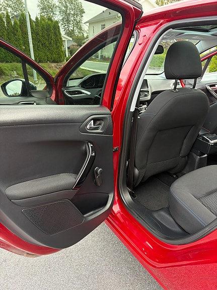 Peugeot 208 24 of 24