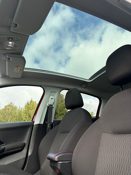 Peugeot 208 15 of 24