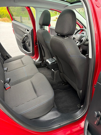 Peugeot 208 21 of 24