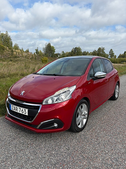 Peugeot 208 2 of 24