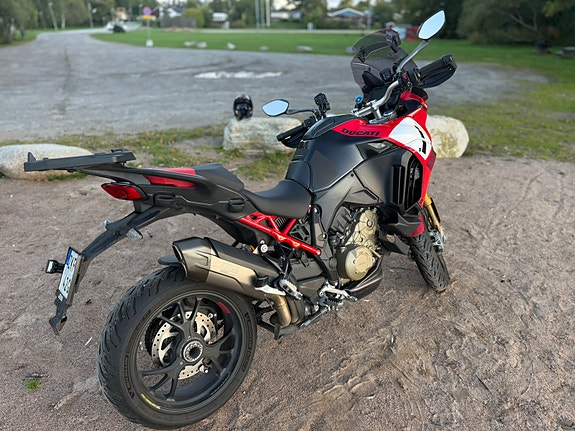 Ducati Multistrada V4 Pikes Peak 4 of 14
