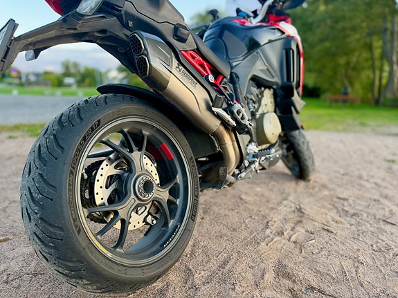 Ducati Multistrada V4 Pikes Peak 3 of 14
