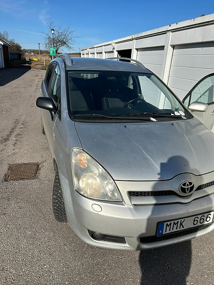 Toyota Corolla Verso 3 of 8