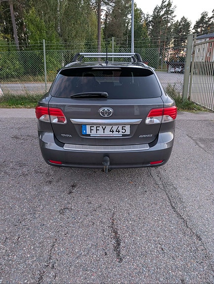 Toyota Avensis 8 of 8