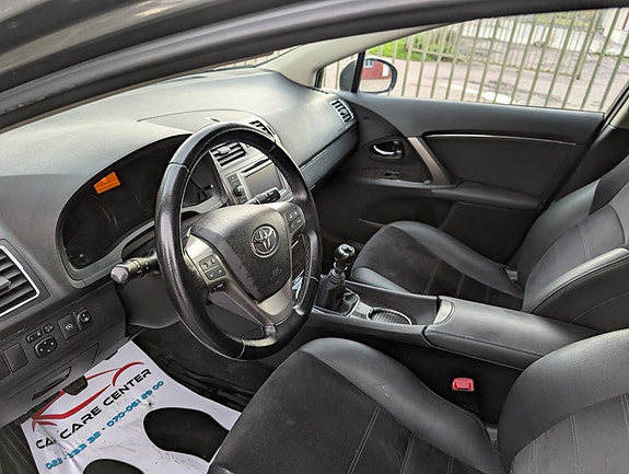 Toyota Avensis 4 of 8