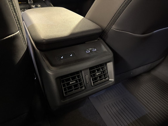Subaru Solterra 12 of 16
