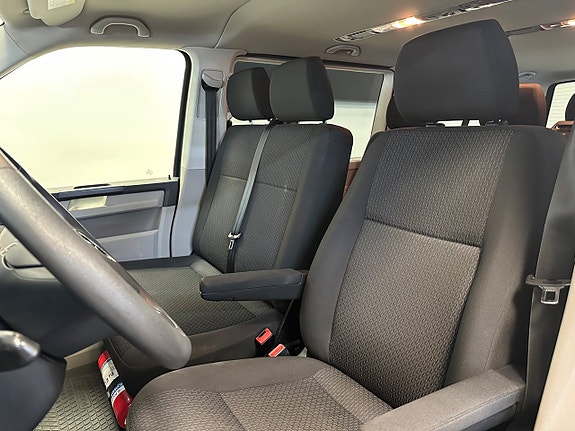 Volkswagen Caravelle 14 of 26