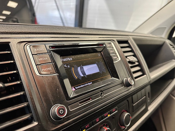 Volkswagen Caravelle 24 of 26