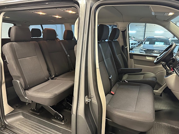 Volkswagen Caravelle 16 of 26