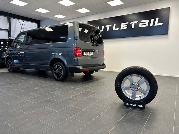 Volkswagen Caravelle 7 of 26