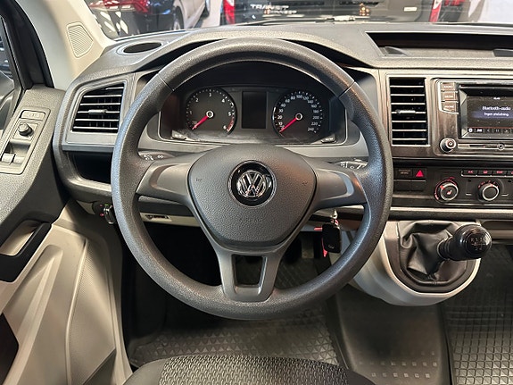 Volkswagen Caravelle 19 of 26