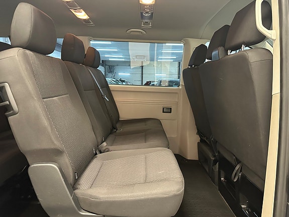 Volkswagen Caravelle 17 of 26