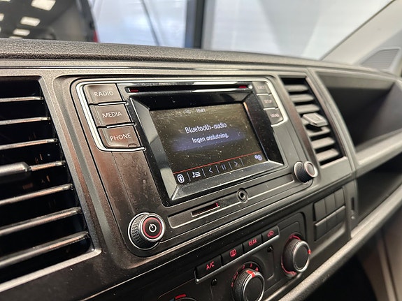 Volkswagen Caravelle 25 of 26