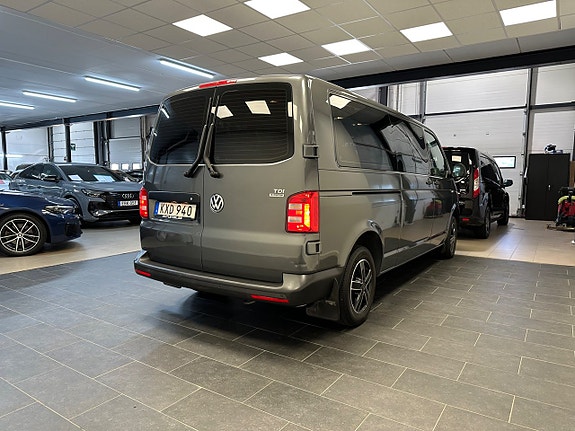Volkswagen Caravelle 10 of 26