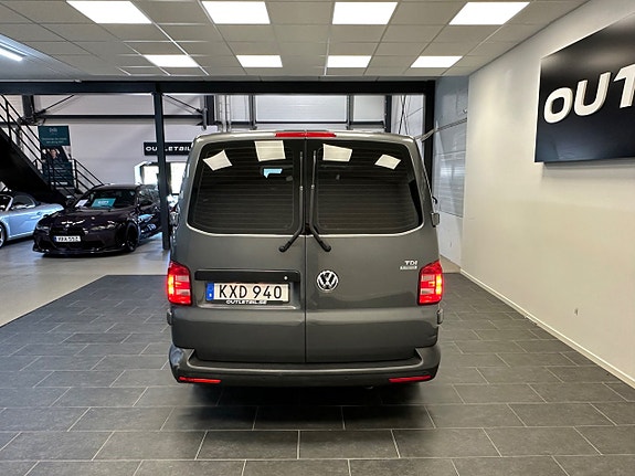 Volkswagen Caravelle 9 of 26