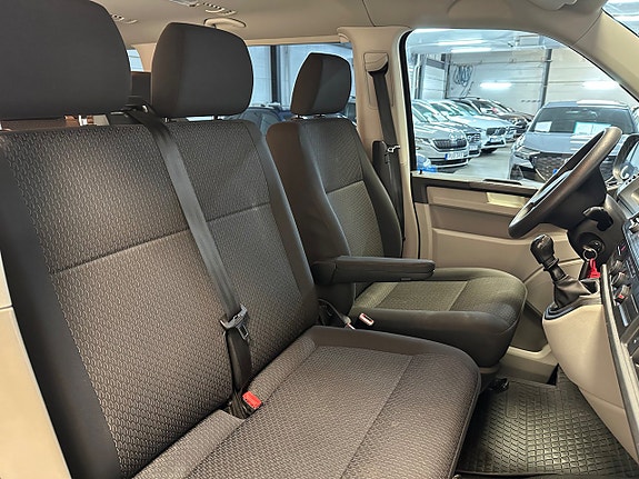 Volkswagen Caravelle 15 of 26