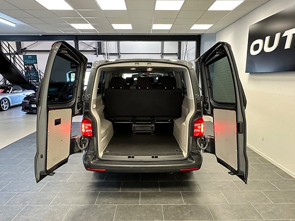 Volkswagen Caravelle 8 of 26
