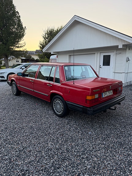 Volvo 740 3 of 5