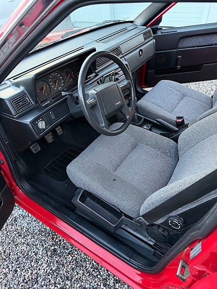 Volvo 740 4 of 5
