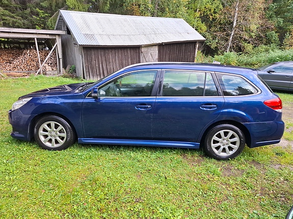 Subaru Legacy 2 of 6