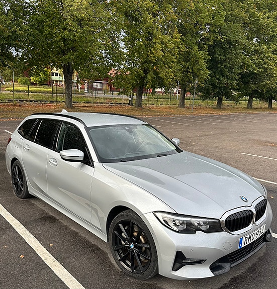 BMW 330e 2 of 11