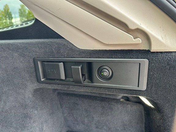 BMW 330e 6 of 11