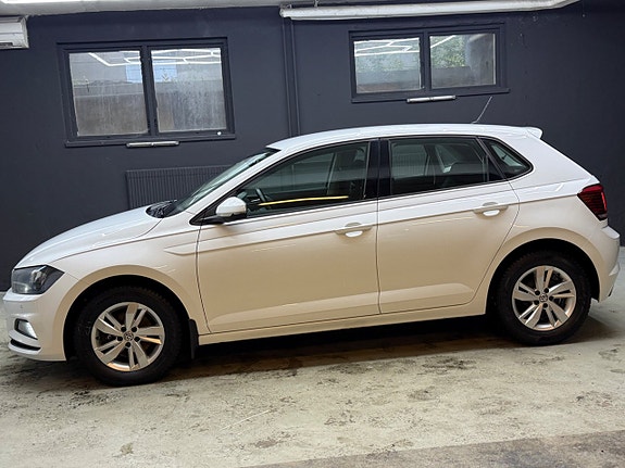 Volkswagen Polo 2 of 21