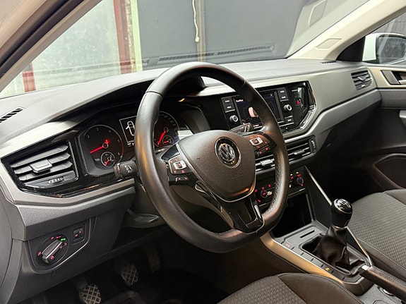 Volkswagen Polo 10 of 21