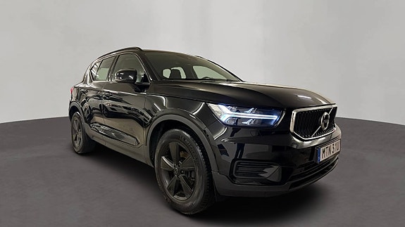 Volvo XC40 3 of 18