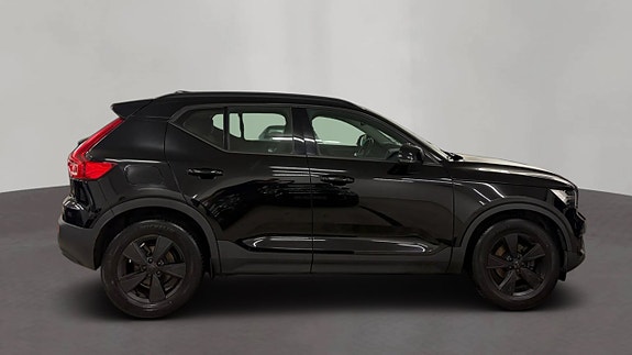 Volvo XC40 4 of 18