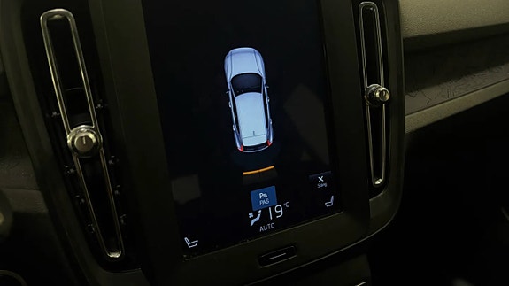 Volvo XC40 18 of 18