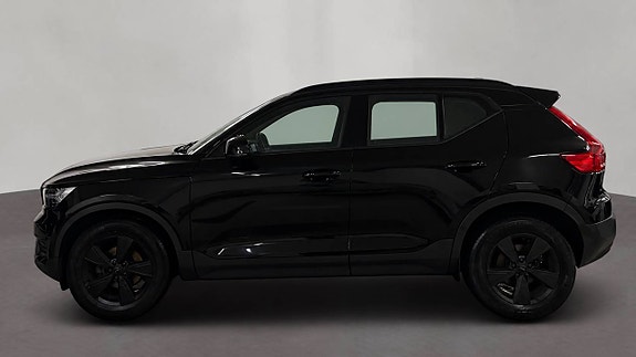 Volvo XC40 8 of 18