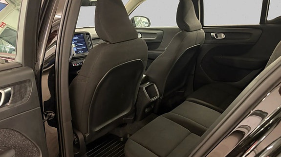 Volvo XC40 12 of 18