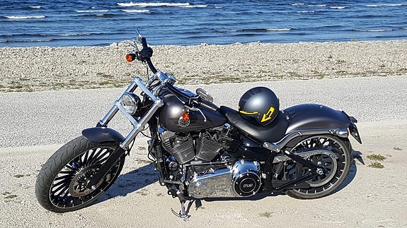 Harley-Davidson Breakout 5 of 6