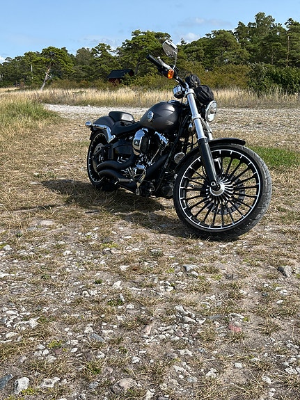 Harley-Davidson Breakout 4 of 6
