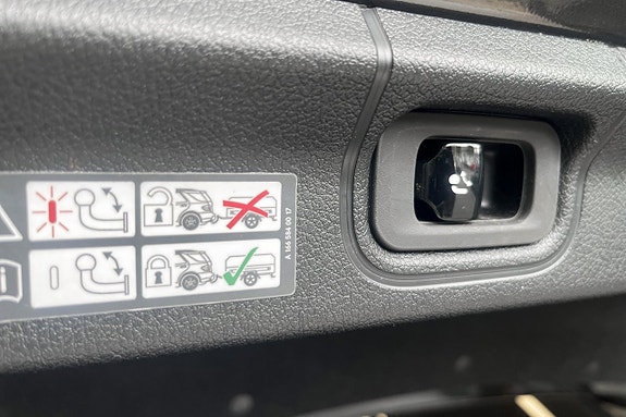 Mercedes-Benz EQE350 13 of 15
