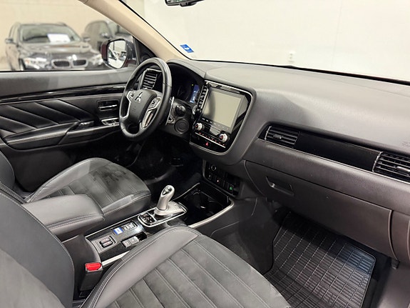 Mitsubishi Outlander 12 of 25