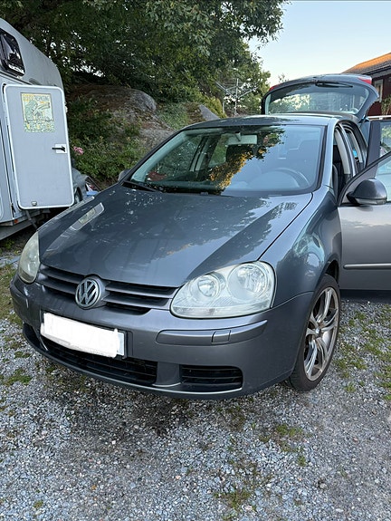 Volkswagen Golf V 2 of 14