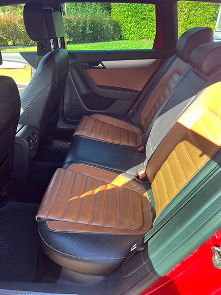 Volkswagen Passat Alltrack 10 of 15